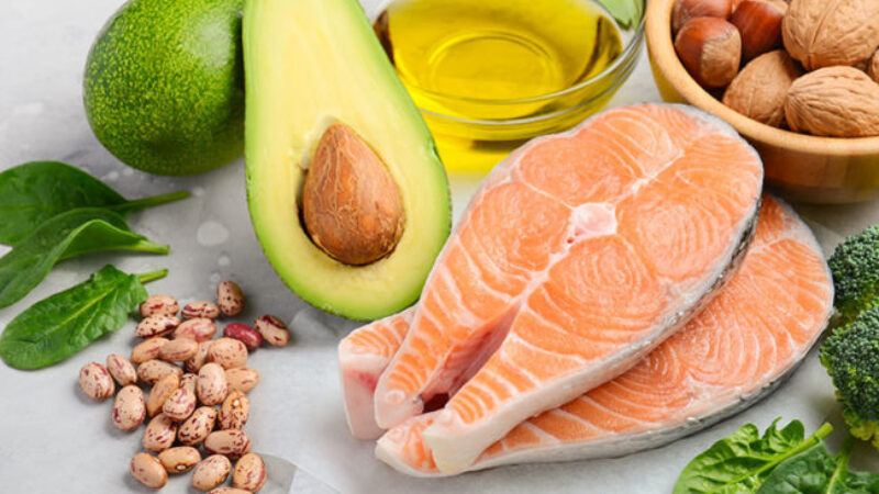 Foods to Eat and Avoid to Reduce Cholesterol