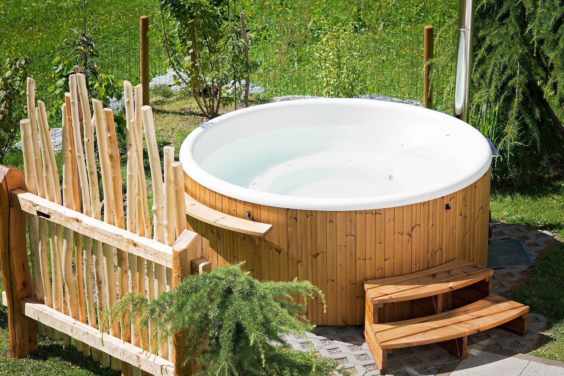 4 Common Hot Tubs and Their Price